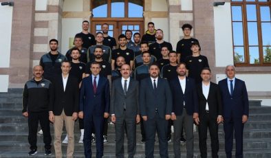 Konya’da yükselen takımdan Başkan Altay’a ziyaret